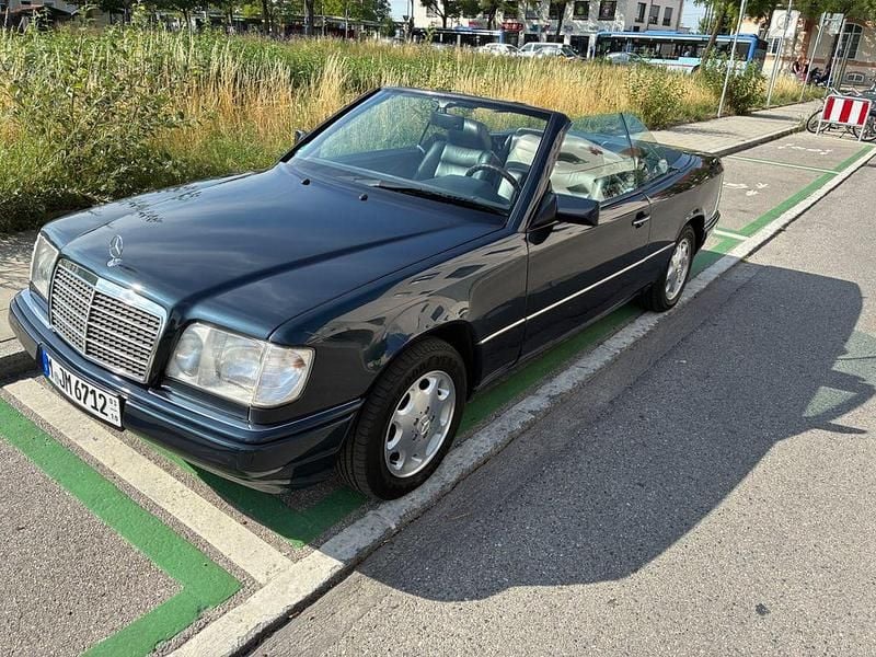 Grün Gebraucht 1996 Mercedes E220 Cabrio | 17.900 € (Superpreis) - Bild 1/4