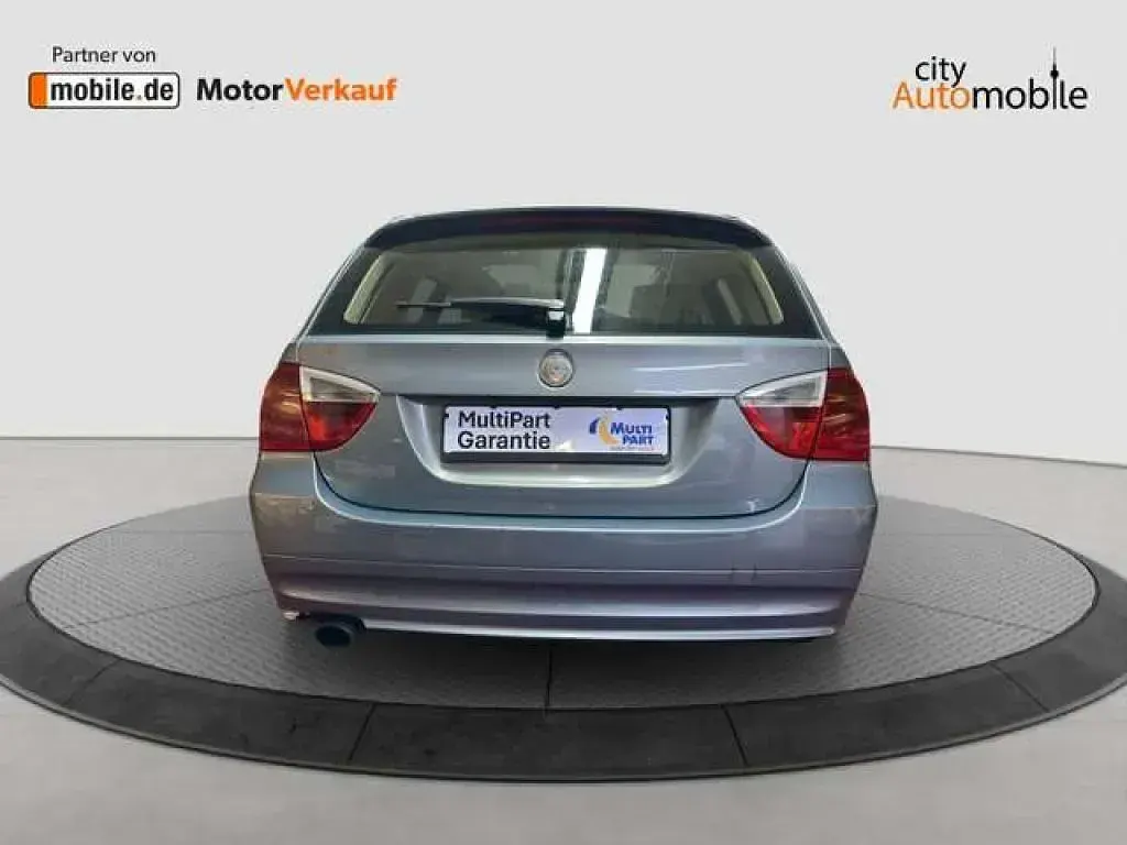 Gebraucht BMW 320 163 PS (119 kW) 2006 Arktis (metallic) Kombi