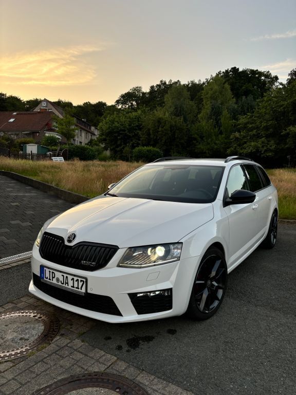 Weiß Gebraucht 2016 Skoda Octavia RS Kombi | 16.000 € (Fairer Preis) - Bild 1/4