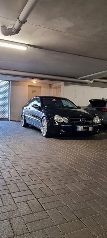 Schwarz Gebraucht 2004 Mercedes CLK500 Avantgarde Coupé | 12.450 € (Teuer) - Bild 1/4