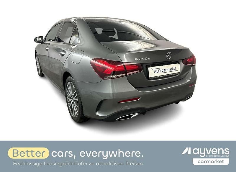 Gebraucht Mercedes E250 160 PS (117 kW) 2022 Mountaingrau  met. Coupé