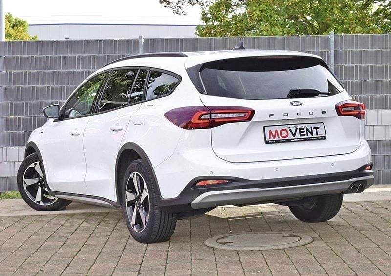 Gebraucht Ford Focus Active X 116 PS (85 kW) 2023 Weiß Limousine