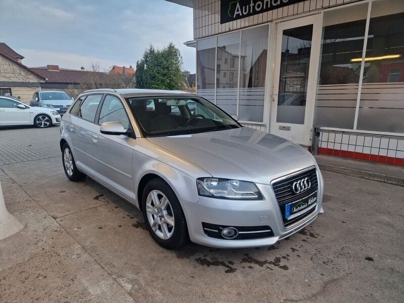 Gebraucht Audi A3 Sportback Attraction 105 PS (77 kW) 2011 Silber Kleinwagen