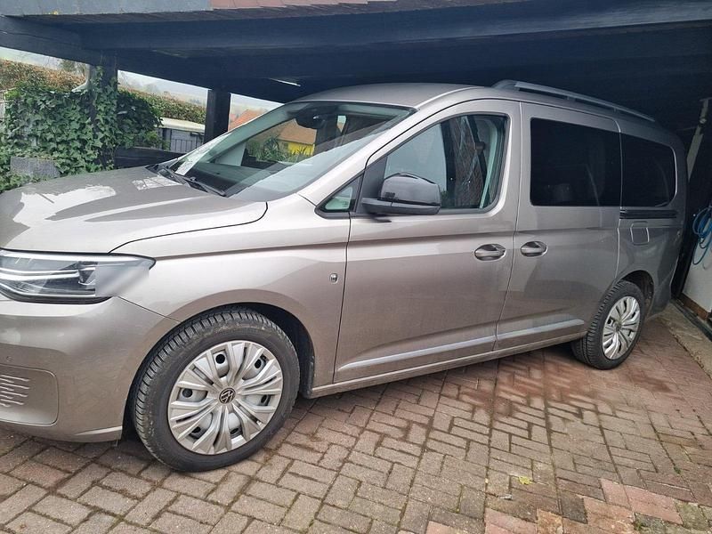 Gebraucht VW Caddy Maxi Style 122 PS (89 kW) 2023 Beige Van / Kleinbus