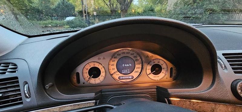 Silber Gebraucht 2005 Mercedes E280 Avantgarde Limousine | 7.999 € (Etwas zu teuer) - Bild 1/4