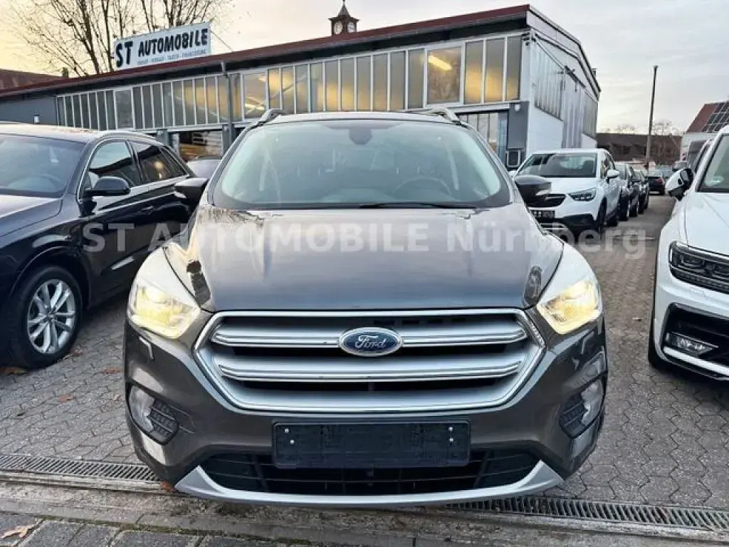 Gebraucht Ford Kuga Titanium 150 PS (110 kW) 2017 Grau SUV