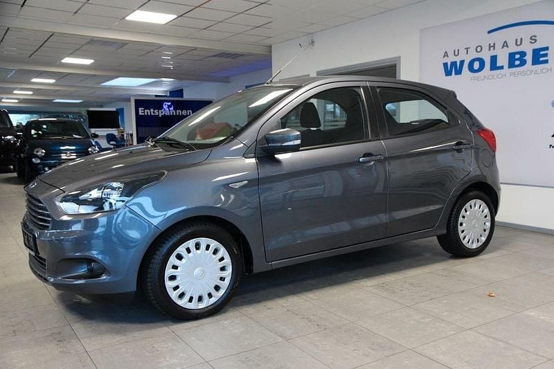 Grau Gebraucht 2017 Ford Ka Plus Cool & Sound Edition Kleinwagen | 7.990 € (Fairer Preis) - Bild 1/4
