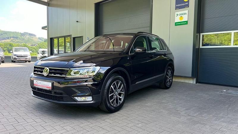 Schwarz Gebraucht 2017 VW Tiguan Comfortline SUV | 19.790 € (Fairer Preis) - Bild 1/4