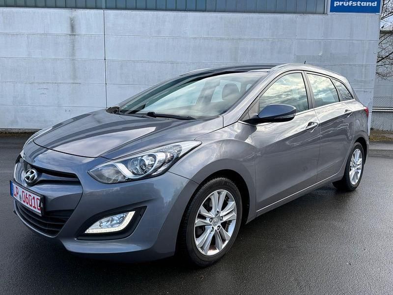 Gebraucht Hyundai i30 Trend 110 PS (80 kW) 2012 Grau Kombi