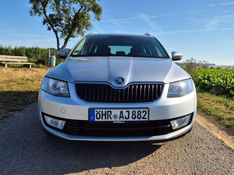 Silber Gebraucht 2016 Skoda Octavia Style Kombi | 12.000 € (Guter Preis) - Bild 1/4