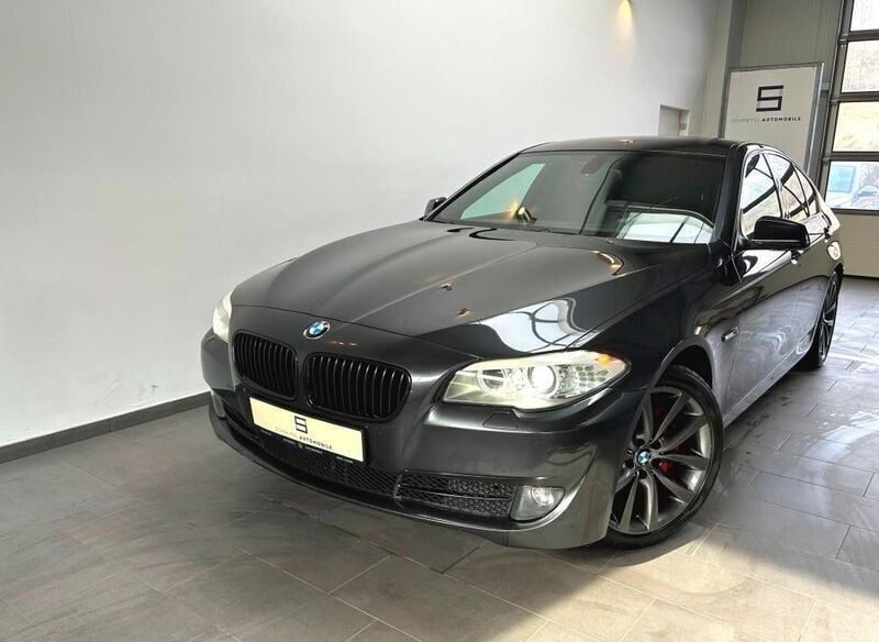 Grau Gebraucht 2013 BMW 525 Sport Line Limousine | 9.987 € (Superpreis) - Bild 1/4