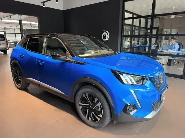 Second-hand Peugeot e-2008 GTi 100 kW (136 CP) 2022 Albastru SUV