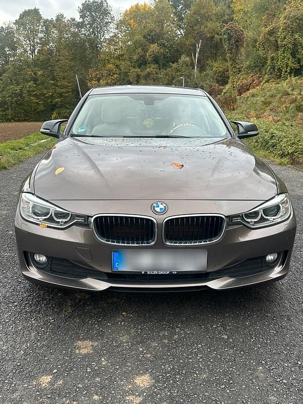 Beige Gebraucht 2015 BMW 320 Limousine | 11.500 € (Guter Preis) - Bild 1/4
