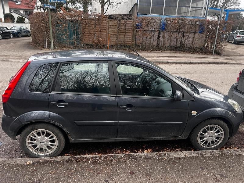 Gebraucht Ford Fiesta 80 PS (58 kW) 2007 Grau Kleinwagen
