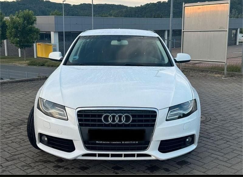 Weiß Gebraucht 2011 Audi A4 Attraction Kombi | 6.500 € (Fairer Preis) - Bild 1/4