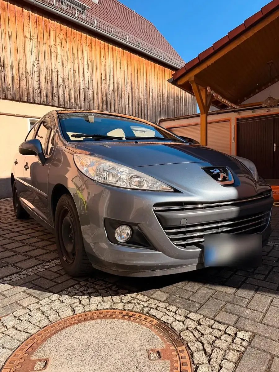 Gebraucht Peugeot 207 70 PS (51 kW) 2010 Grau Limousine