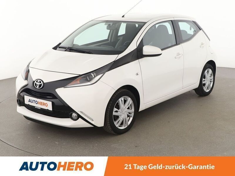 Weiß Gebraucht 2017 Toyota Aygo X-play Kleinwagen | 8.990 € (Etwas zu teuer) - Bild 1/3