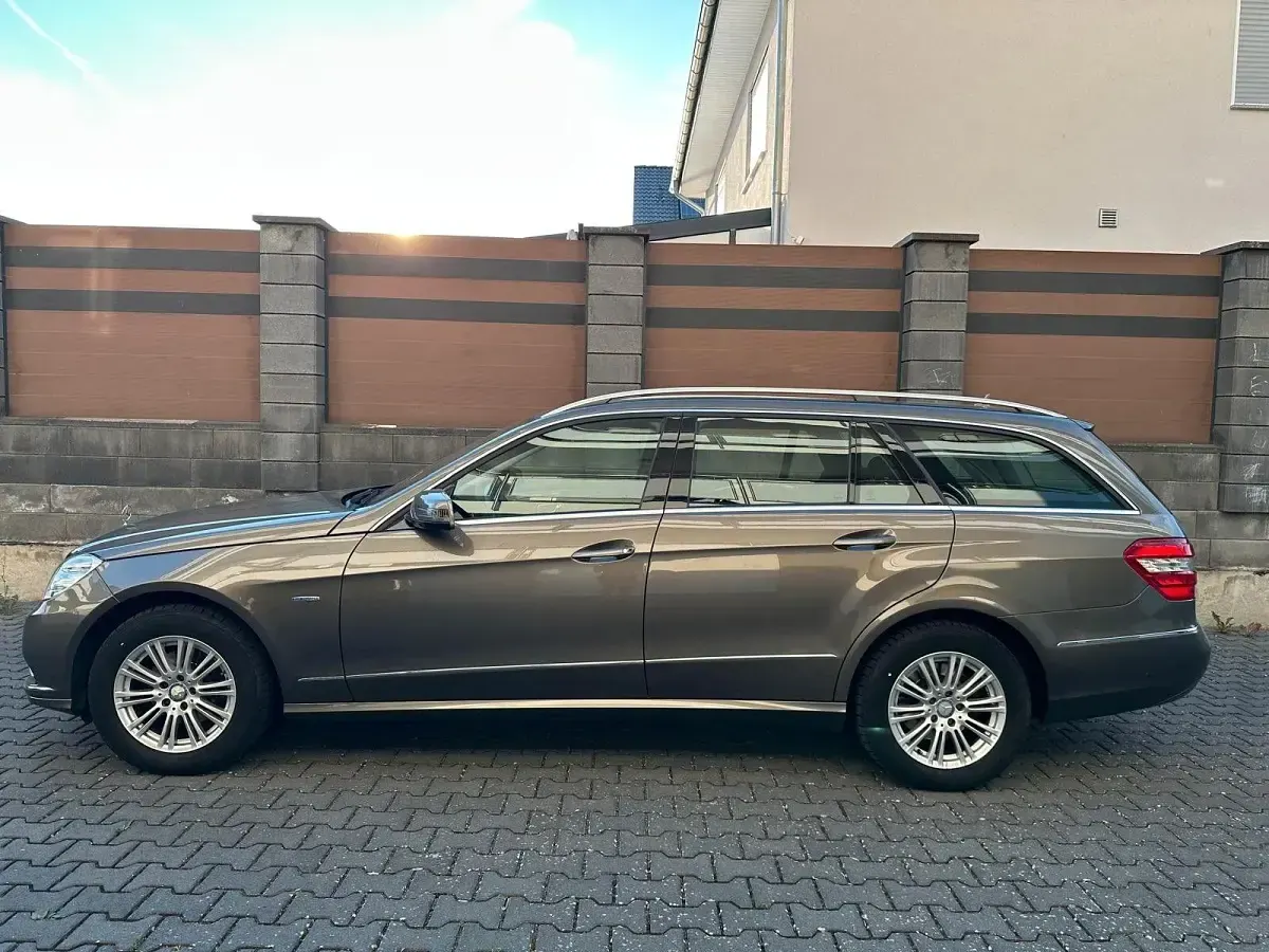 Gebraucht Mercedes E200 Elegance 184 PS (135 kW) 2010 Grau Kombi