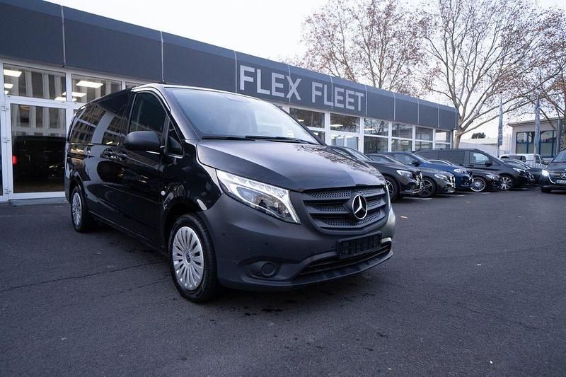 Obsidianschwarz metallic Gebraucht 2022 Mercedes Vito Van | 35.990 € (Superpreis) - Bild 1/4