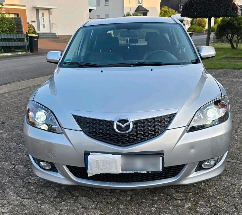 Grau Gebraucht 2004 Mazda 3 Kombi | 2.350 € (Fairer Preis) - Bild 1/4