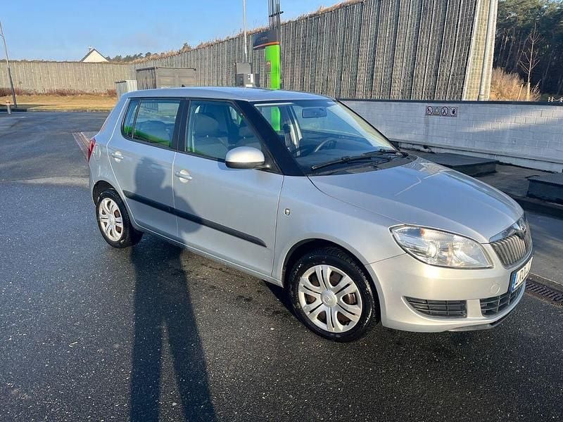 Gebraucht Skoda Fabia Ambition 75 PS (55 kW) 2014 Silber Limousine