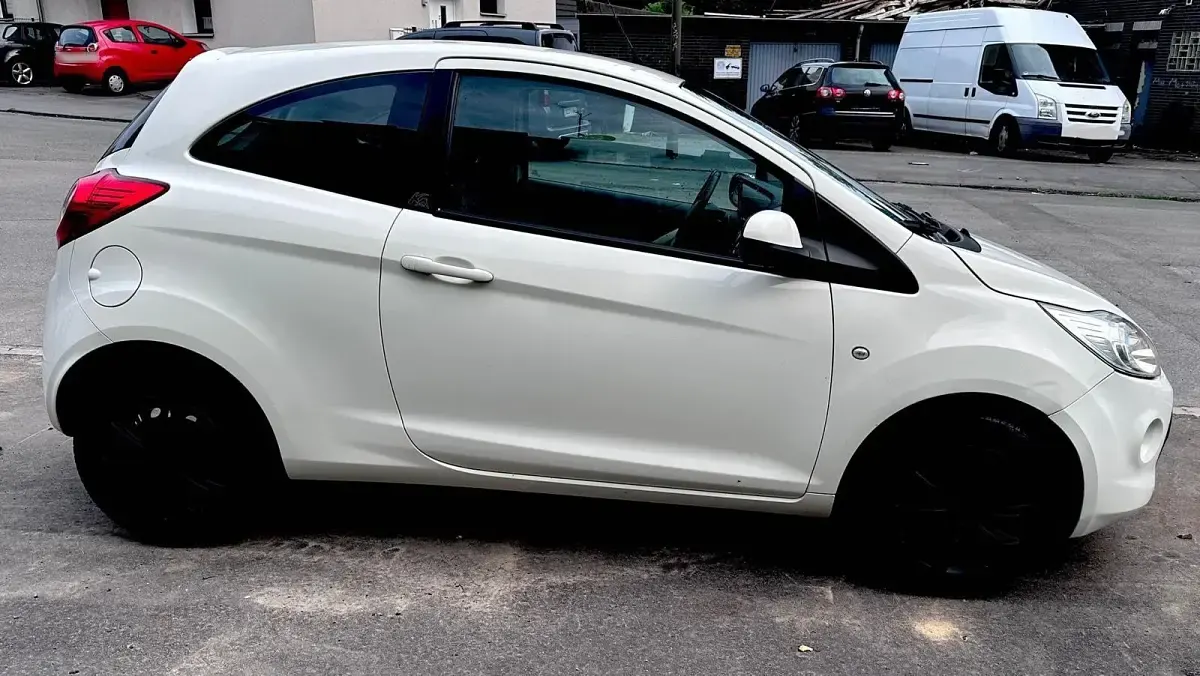 Gebraucht Ford Ka 69 PS (50 kW) 2015 Weiß Kleinwagen