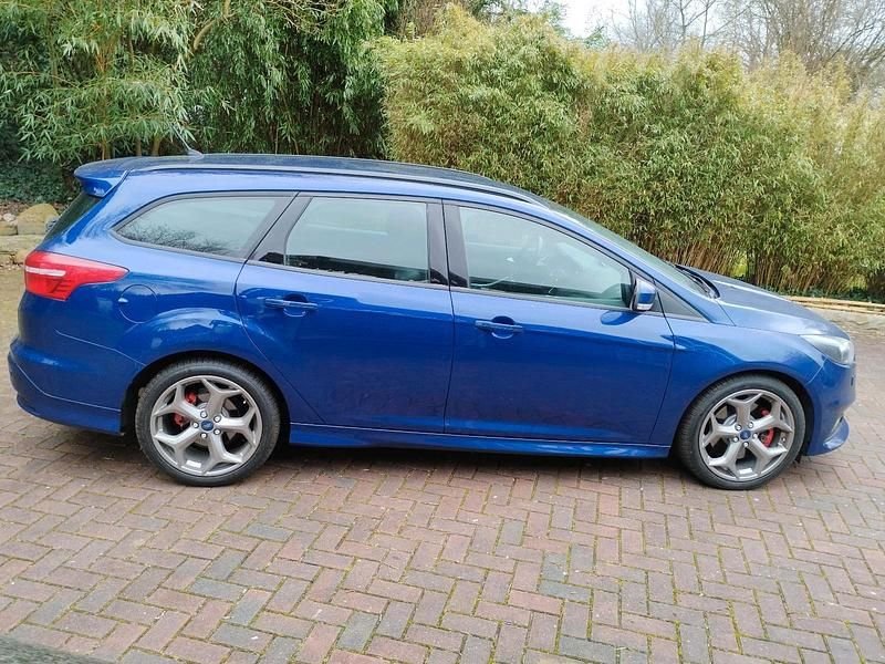 Gebraucht Ford Focus ST 250 PS (183 kW) 2015 Blau Kombi