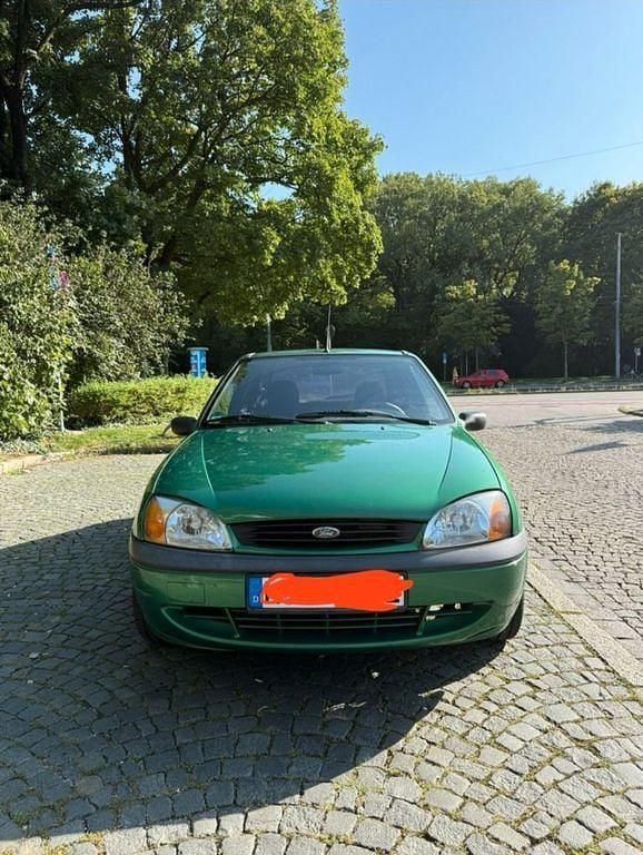 Grün Gebraucht 2001 Ford Fiesta Futura Kleinwagen | 650 € (Guter Preis) - Bild 1/4