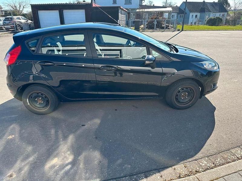 Gebraucht Ford Fiesta 82 PS (60 kW) 2017 Schwarz Kleinwagen