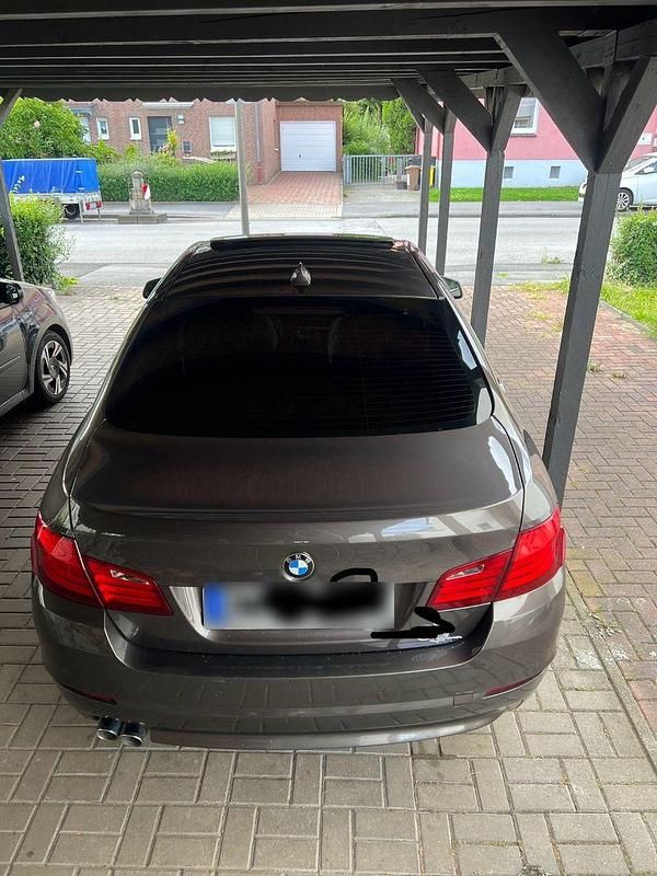 Gebraucht BMW 530 258 PS (189 kW) 2012 Braun Limousine