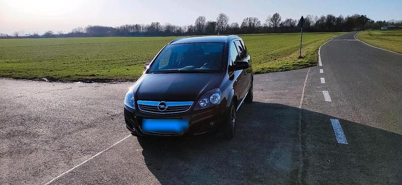 Gebraucht Opel Zafira 150 PS (110 kW) 2011 Schwarz Van / Kleinbus
