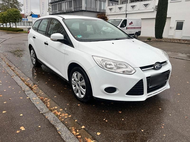 Weiß Gebraucht 2013 Ford Focus Kombi | 2.200 € (Superpreis) - Bild 1/4