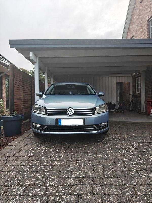 Grau Gebraucht 2012 VW Passat Highline Kombi | 8.300 € (Fairer Preis) - Bild 1/4