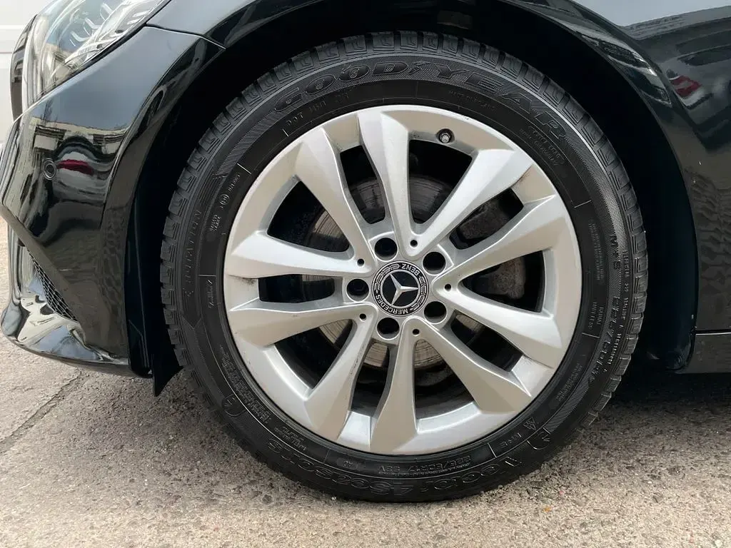 Gebraucht Mercedes C180 Avantgarde 156 PS (114 kW) 2019 Schwarz Kombi