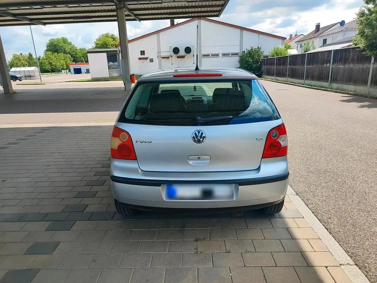 Gebraucht VW Polo Basis 65 PS (47 kW) 2004 Silber Kleinwagen