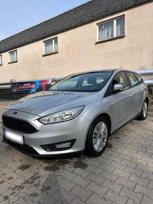 Gebraucht Ford Focus Titanium 120 PS (88 kW) 2017 Grau Kombi