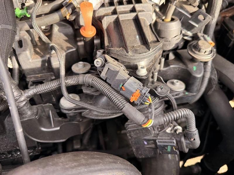 Gebraucht Peugeot TePee Access 128 PS (94 kW) 2012 Silber Van / Kleinbus