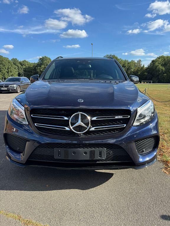 Blau Gebraucht 2017 Mercedes GLE43 AMG AMG SUV | 39.900 € (Superpreis) - Bild 1/4