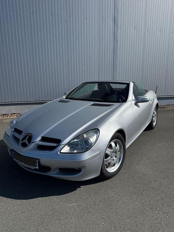 Silber Gebraucht 2006 Mercedes SLK200 Cabrio | 14.499 € (Etwas zu teuer) - Bild 1/4