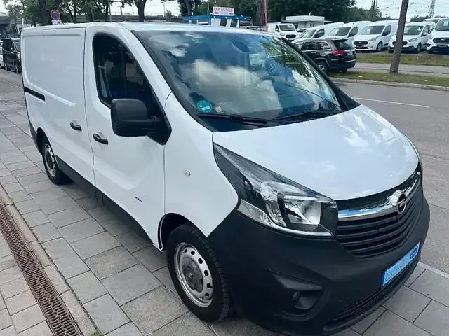 Gebraucht Opel Vivaro 120 PS (88 kW) 2018 Weiß Van / Kleinbus