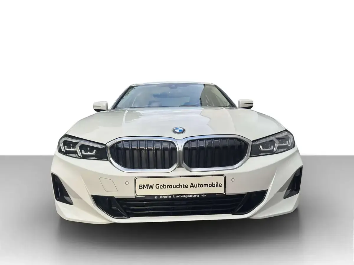 Gebraucht BMW 320 184 PS (135 kW) 2023 Zentralverr. m. diebstahlsiche Limousine