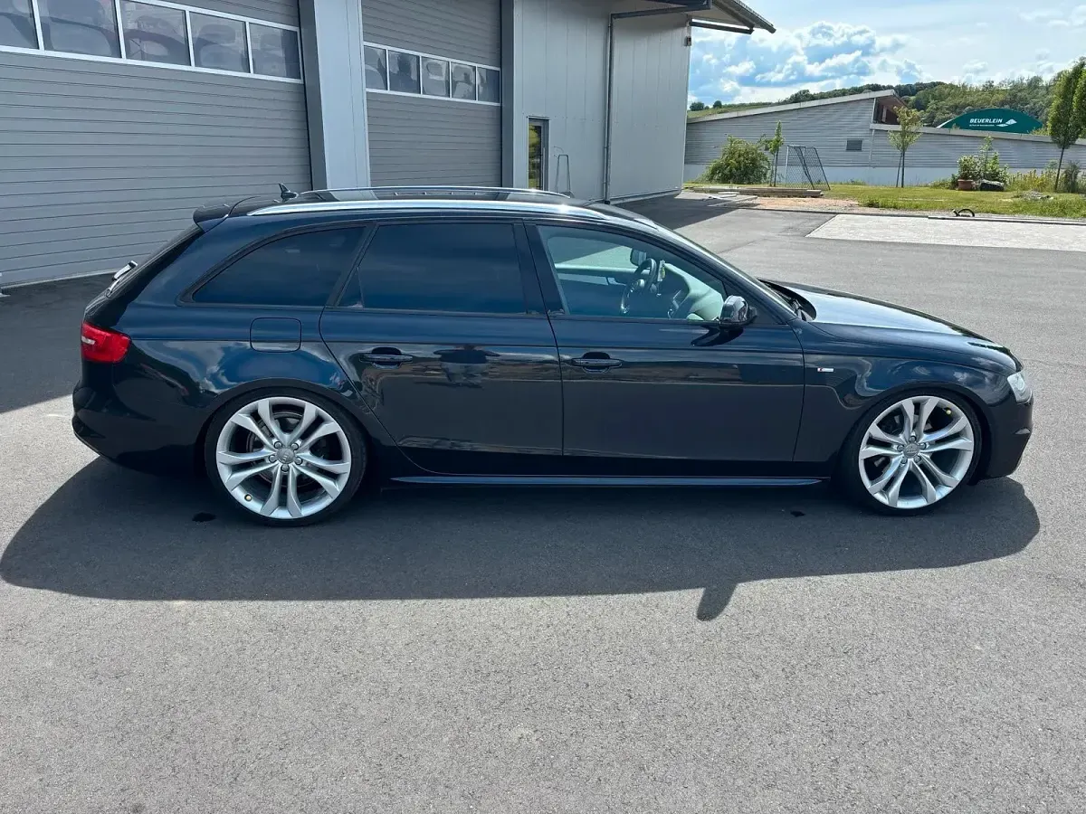 Gebraucht Audi A4 S-Line 177 PS (130 kW) 2012 Blau Kombi