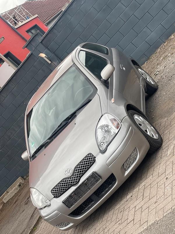 Andere farben Gebraucht 2005 Toyota Yaris Kleinwagen | 1.900 € (Guter Preis) - Bild 1/4