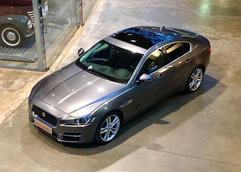 Gebraucht Jaguar XE Prestige 201 PS (147 kW) 2016 Ammonite grey Limousine