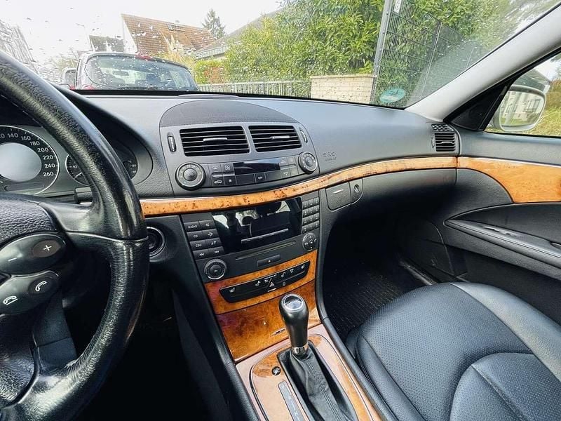 Gebraucht Mercedes E200 184 PS (135 kW) 2006 Beige Limousine