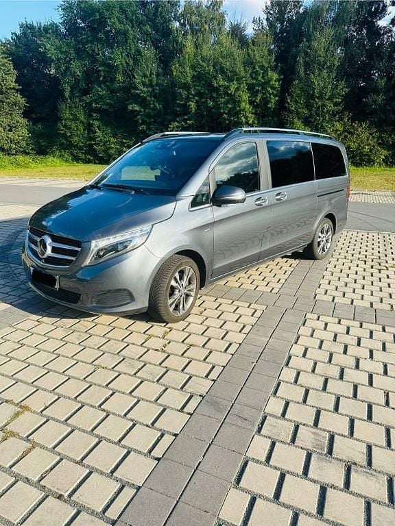Grau Gebraucht 2015 Mercedes V250 Avantgarde Van / Kleinbus | 37.500 € (Fairer Preis) - Bild 1/4