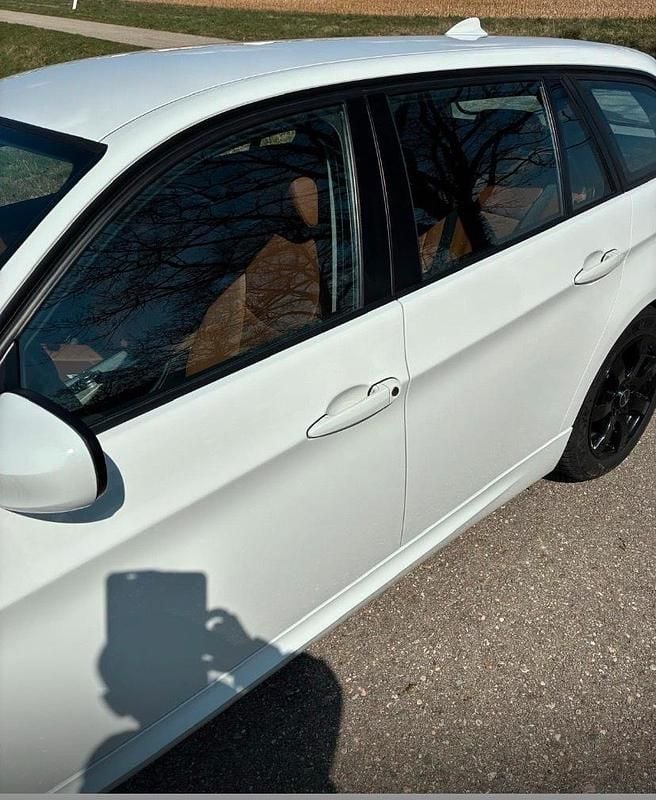 Gebraucht BMW 320 Lifestyle 185 PS (136 kW) 2011 Weiß Kombi