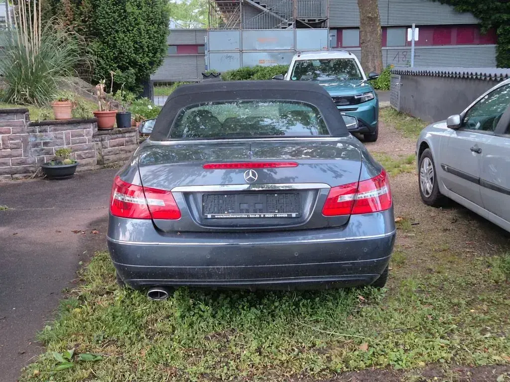 Usado Mercedes E220 170 CV (125 kW) 2011 Gris Descapotable
