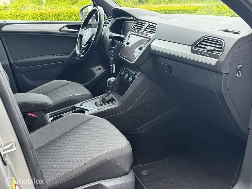 Second-hand VW Tiguan R-line 150 CP (110 kW) 2019 Gri SUV