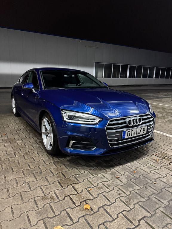Blau Gebraucht 2017 Audi A5 Ambiente Limousine | 21.799 € (Fairer Preis) - Bild 1/4